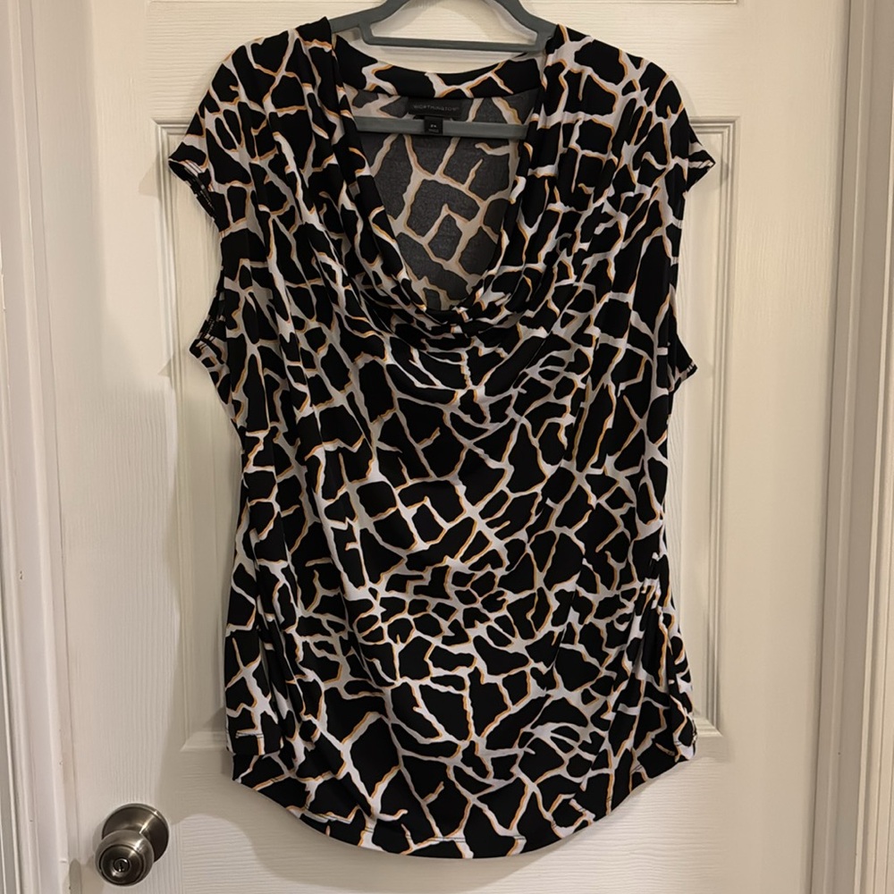 Worthington Cap Sleeve Blouse in Black and White pattern with gold color accents